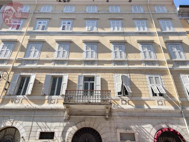 Vendesi quadrilocale a Trieste, Città Vecchia