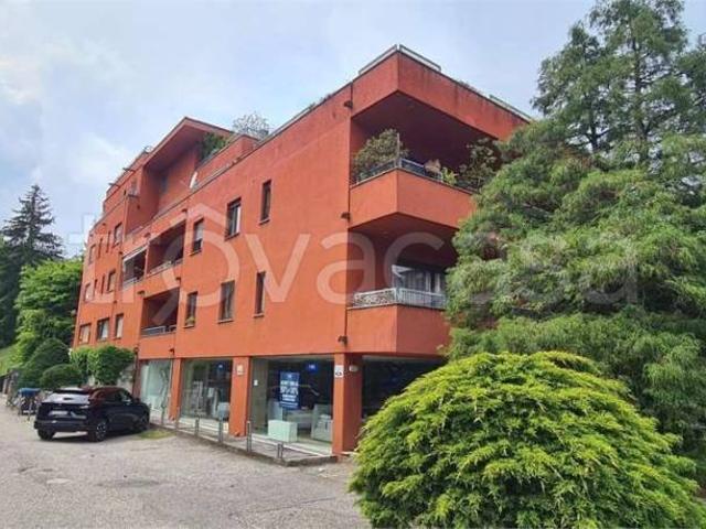Vendesi quadrilocale a Varese viale Aguggiari 77, Montello