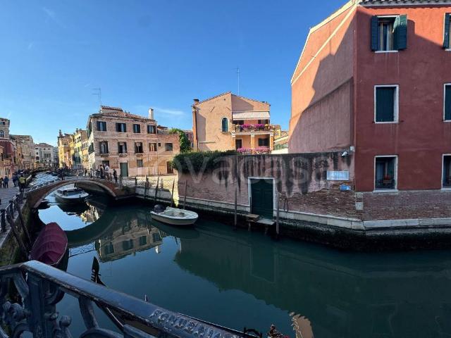 Vendesi quadrilocale a Venezia, Santa Croce