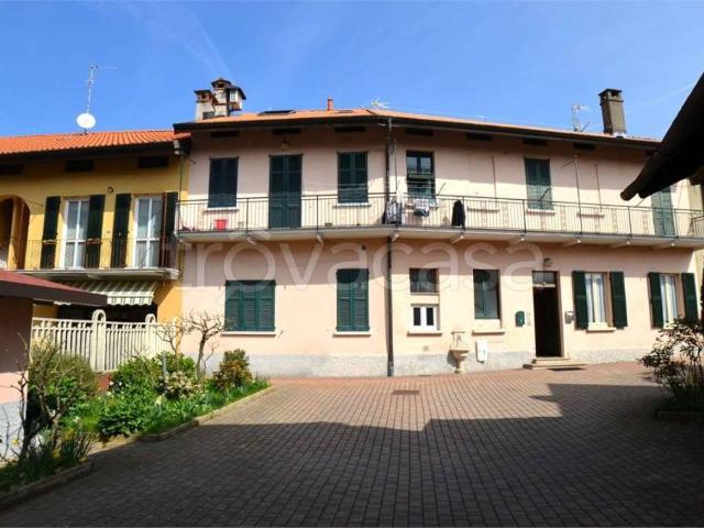 Vendesi quadrilocale a Villa Guardia piazza XX Febbraio, 2