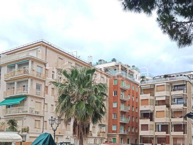 Vendesi quadrilocale ad Alassio via Roma, 80
