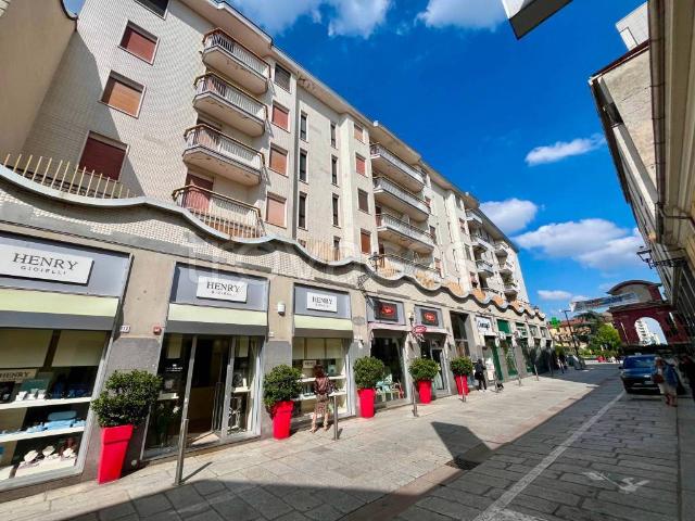 Vendesi quadrilocale ad Alessandria via Dante Alighieri, 120, Piazza della Libertà