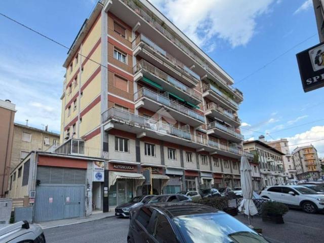 Vendesi quadrilocale ad Ancona via Piave, 32, Adriatico