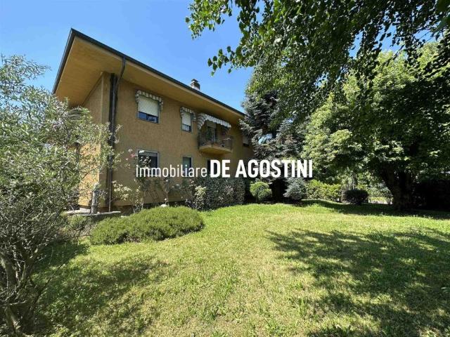 Vendesi quadrilocale ad Arona via Usellini
