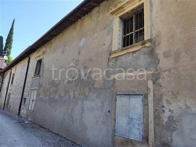 Vendesi rustico a Verona via Sant'Eurosia, 3, Montorio