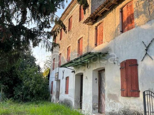 Vendesi rustico a Vittorio Veneto via Col di Lana