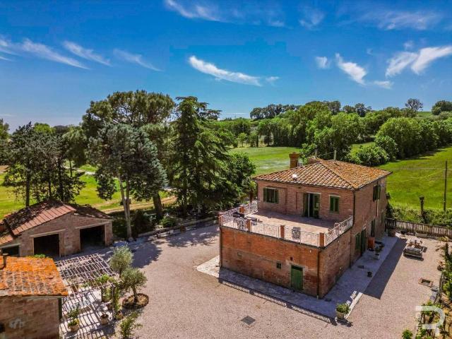 Vendesi rustico a Foiano della Chiana via di Lucignano