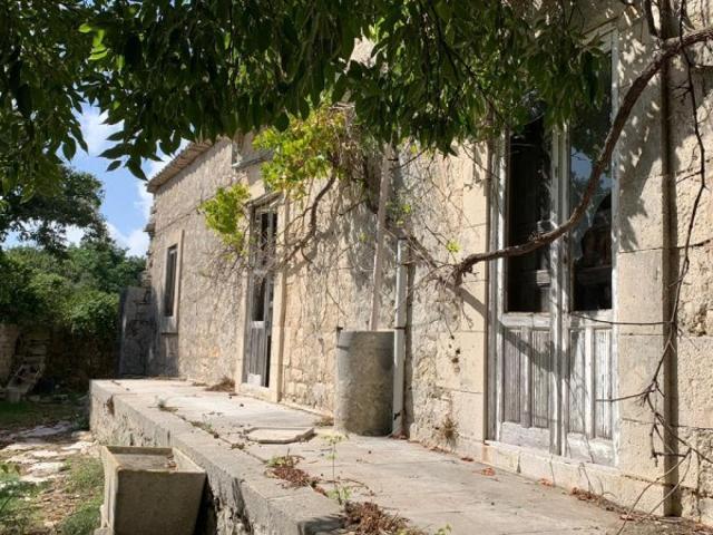Vendesi rustico a Modica Alta, Modica