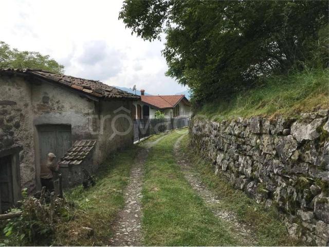 Vendesi rustico a Ponna