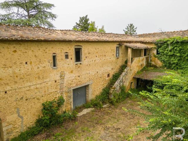 Vendesi rustico a Poggibonsi