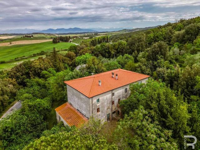 Vendesi rustico a Santa Luce via Rosignanina