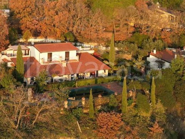 Vendesi rustico/casale/corte a Magione via Monte Bitorno, 15