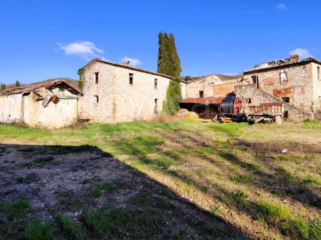 Vendesi rustico/casale/corte a Mantignana, Corciano