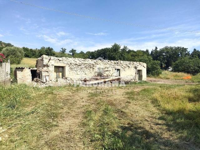 Vendesi rustico/casale/corte a Montescudo Monte Colombo via Cà Falascone, 13