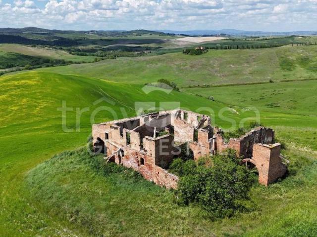 Vendesi rustico/casale/corte a Monteroni d'Arbia