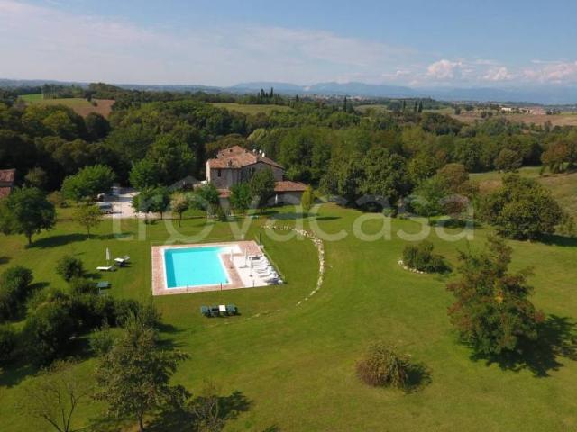 Vendesi rustico/casale/corte a Monzambano strada Sale, 26