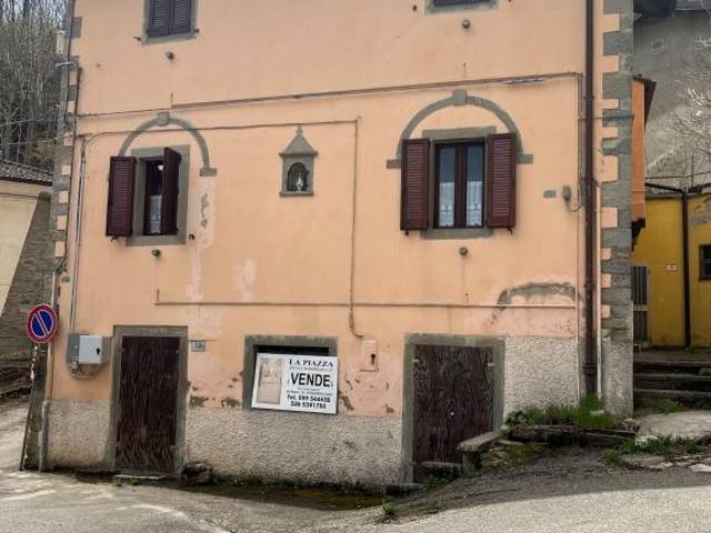 Vendesi rustico/casale/corte a Ospitale, Fanano