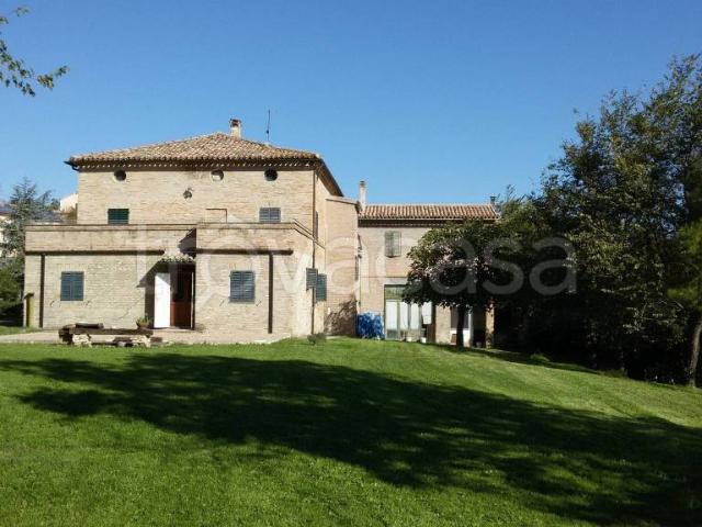 Vendesi rustico/casale/corte a Ostra Vetere