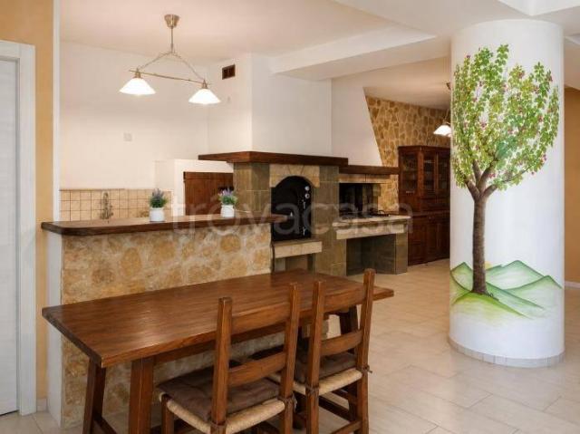 Vendesi rustico/casale/corte a Ostra Vetere
