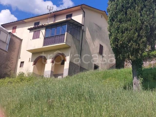 Vendesi rustico/casale/corte a Borgo a Mozzano