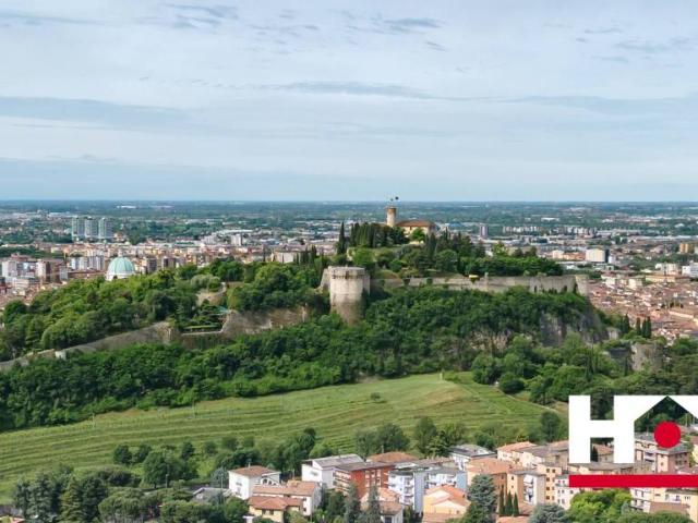 Vendesi rustico/casale/corte a Brescia via Paolo Olini, 32, Panoramica