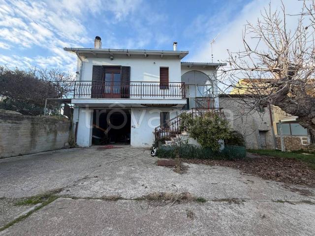 Vendesi rustico/casale/corte a Cupra Marittima
