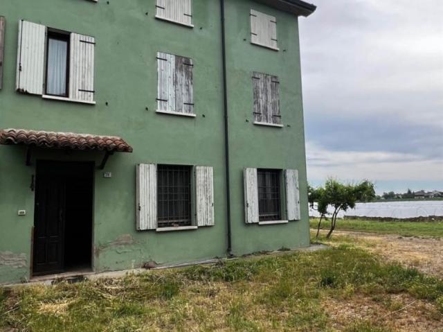 Vendesi rustico/casale/corte a Curtatone, Ponteventuno
