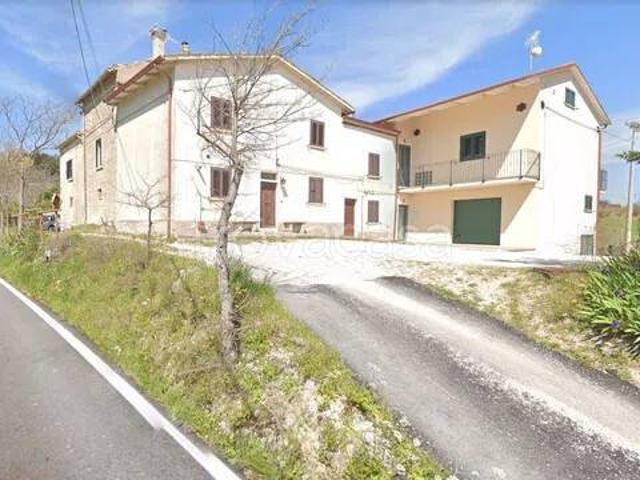 Vendesi rustico/casale/corte a Cagli