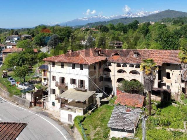 Vendesi rustico/casale/corte a Casapinta
