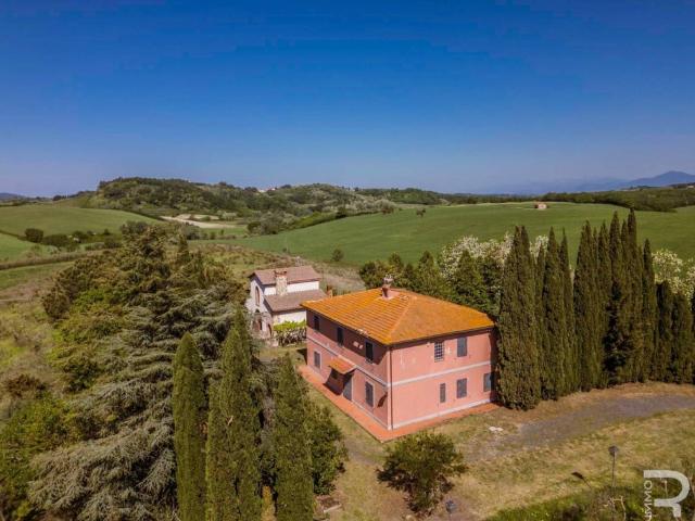 Vendesi rustico/casale/corte a Casciana Terme Lari via della Cascina