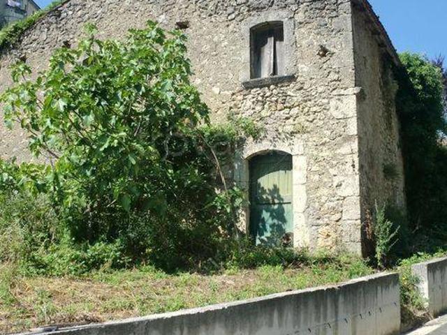 Vendesi rustico/casale/corte a Castel San Vincenzo via Castellone