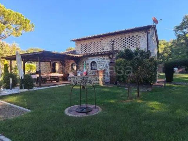 Vendesi rustico/casale/corte a Castellina in Chianti