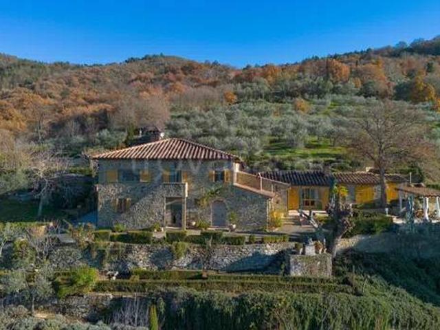 Vendesi rustico/casale/corte a Castiglion Fiorentino via Val Di Chio No Number