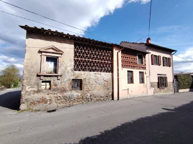 Vendesi rustico/casale/corte a Capannori, Pieve San Paolo Santa Margherita