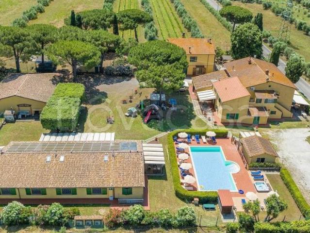 Vendesi rustico/casale/corte a Cecina
