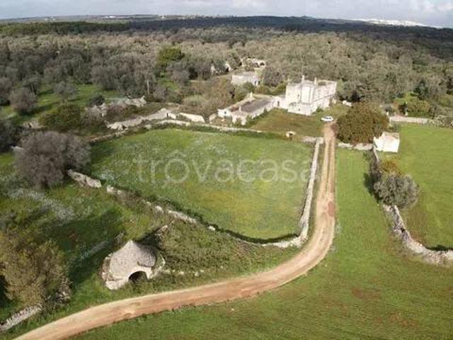 Vendesi rustico/casale/corte a Ceglie Messapica