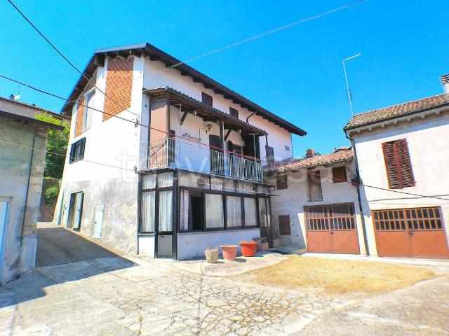 Vendesi rustico/casale/corte a Cereseto via Roma