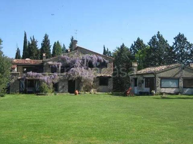 Vendesi rustico/casale/corte a Città di Castello