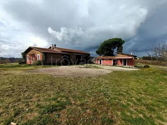 Vendesi rustico/casale/corte a Civita Castellana via Flaminia No Number