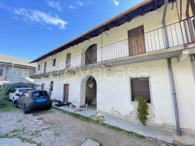 Vendesi rustico/casale/corte a Cocquio Trevisago