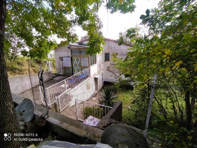 Vendesi rustico/casale/corte a Farindola