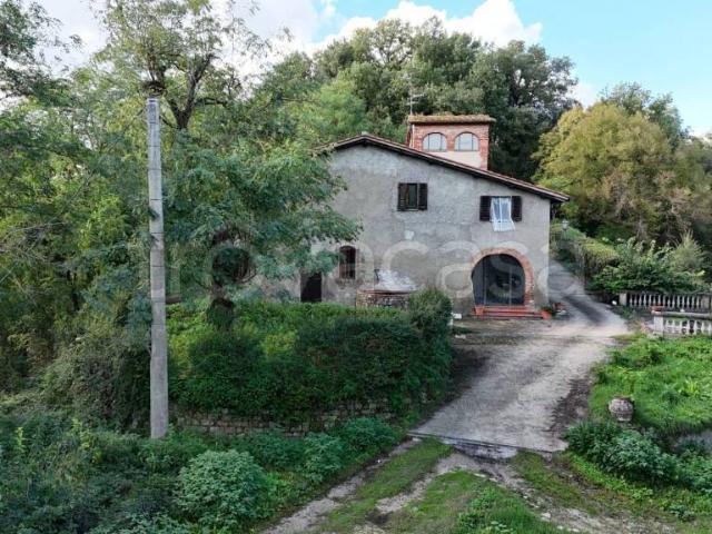 Vendesi rustico/casale/corte a Figline e Incisa Valdarno via di cesto