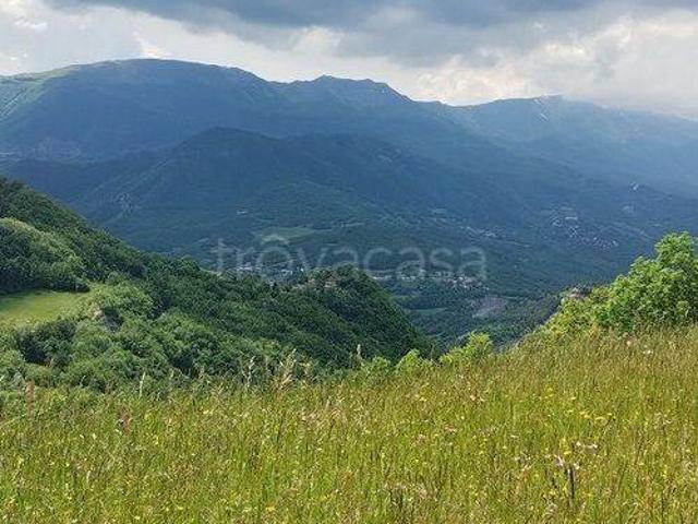 Vendesi rustico/casale/corte a Frassinoro