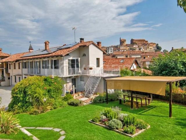 Vendesi rustico/casale/corte a La Morra