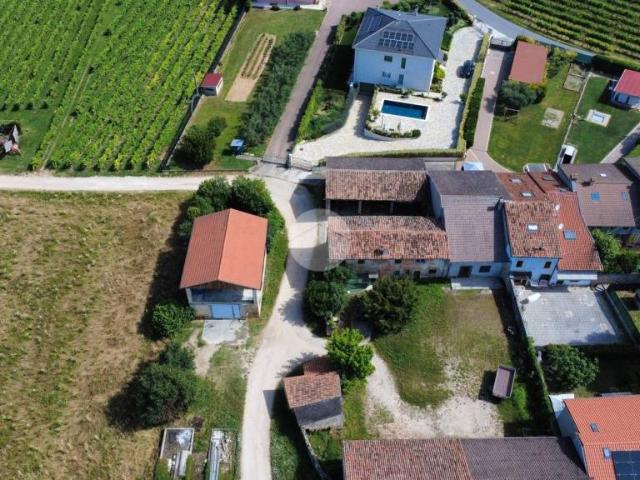 Vendesi rustico/casale/corte a Lavagno