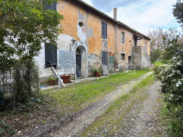 Vendesi rustico/casale/corte a Livorno via di Rimazzano2, 9, Via Grande Piazza della Repubblica