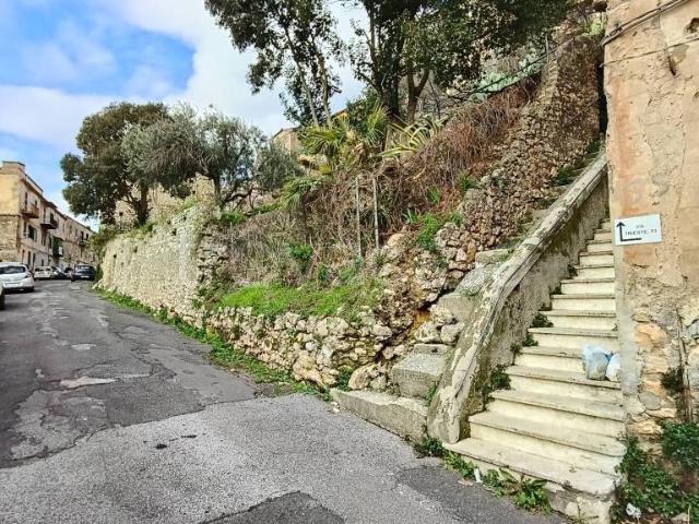 Vendesi rustico/casale/corte a Palombara Sabina via Trieste