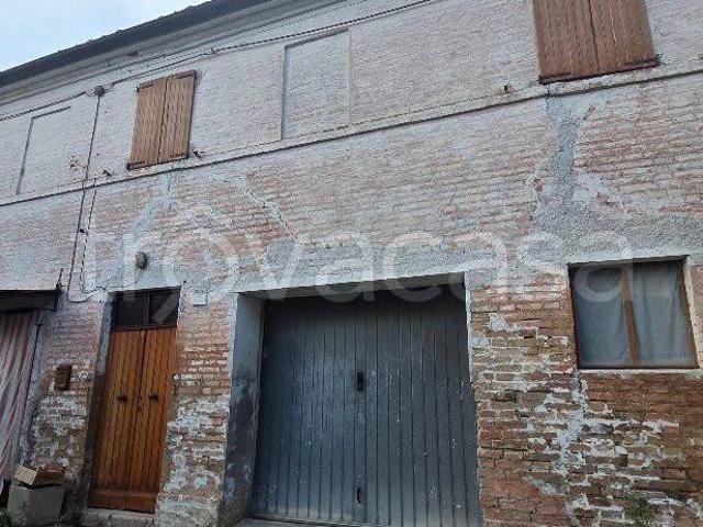 Vendesi rustico/casale/corte a Pergola