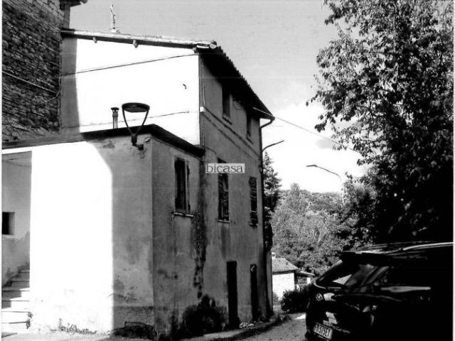 Vendesi rustico/casale/corte a Pian di Molino, Apecchio