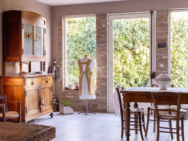 Vendesi rustico/casale/corte a Piumazzo, Castelfranco Emilia